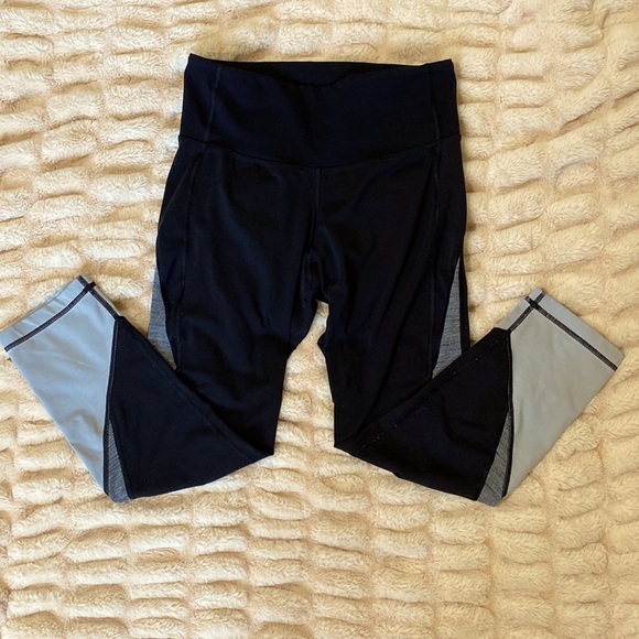 Old Navy two-tone leggings. - Picture 3 of 4